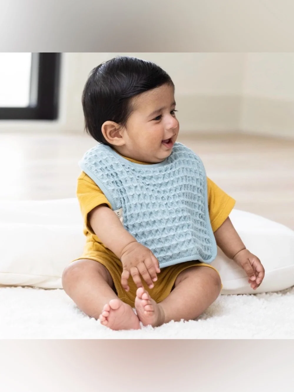 NWT Bella Tunno Reversible Bib and Newborn Large Burp Cloth Set- Color Fog
